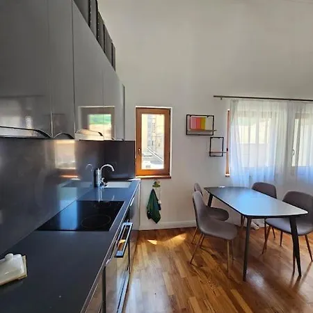 By Emma Apartment *